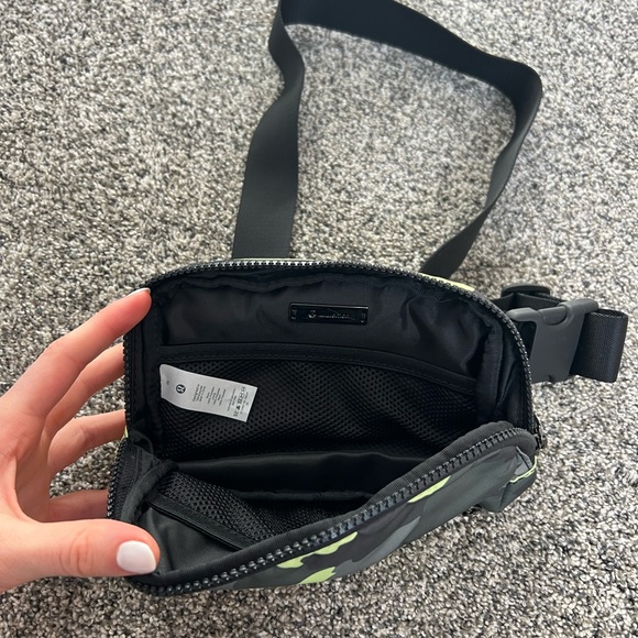 LULULEMON BELT BAG - Picture 2 of 2